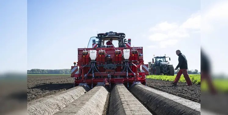 AfricanFarming's tweet photo. “PotatoEurope is the central platform for exchange, innovation, and further development, the exhibition will highlight how innovative and high-performing the German potato industry truly is”

Read more:https://t.co/VISSefe9zi
#africatech #af #allinafrica #agriinnovation #food https://t.co/SeQHbUZZco