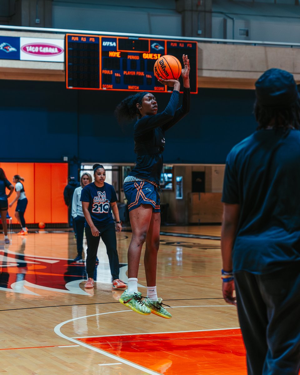 UTSAWBB's tweet image. Grind don't stop!
 
#BirdsUp 🤙 | #LetsGo210 | #CashIn 🏀