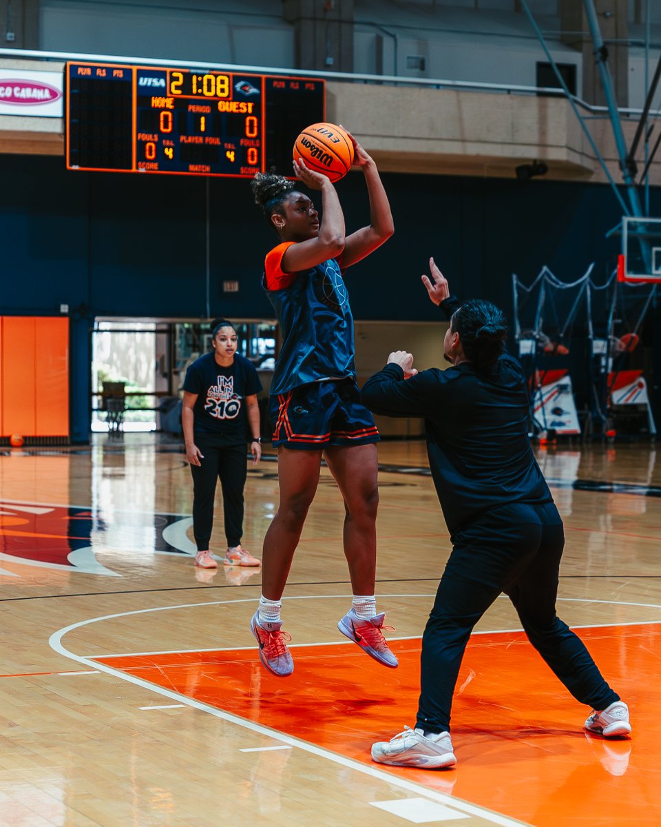 UTSAWBB's tweet image. Grind don't stop!
 
#BirdsUp 🤙 | #LetsGo210 | #CashIn 🏀