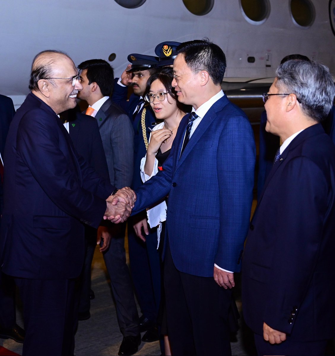 PresOfPakistan's tweet photo. President Asif Ali Zardari arrived in Sanya after completing his visit to Hunan. He was received by CPC Hainan Party Secretary Wang Jiang. The visit reflects strong 🇵🇰-🇨🇳 ties. He will discuss cooperation &amp; CPEC with leadership, and attend the commissioning of submarine Hangor. https://t.co/SHOtsNtqw3