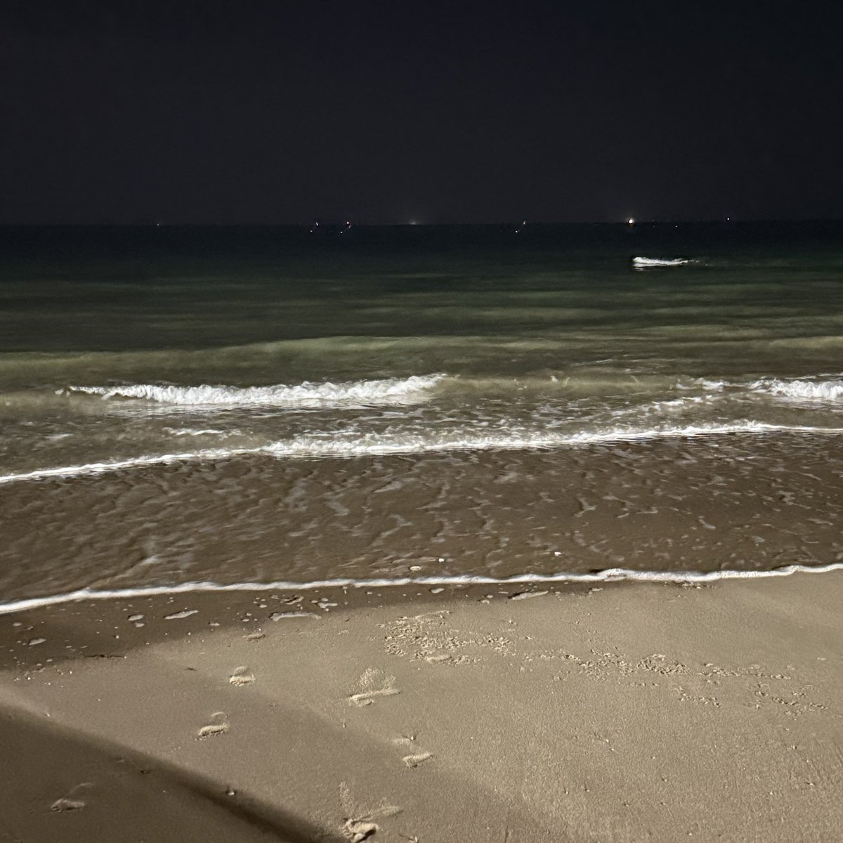 𝑳𝒂𝒚 tweet media