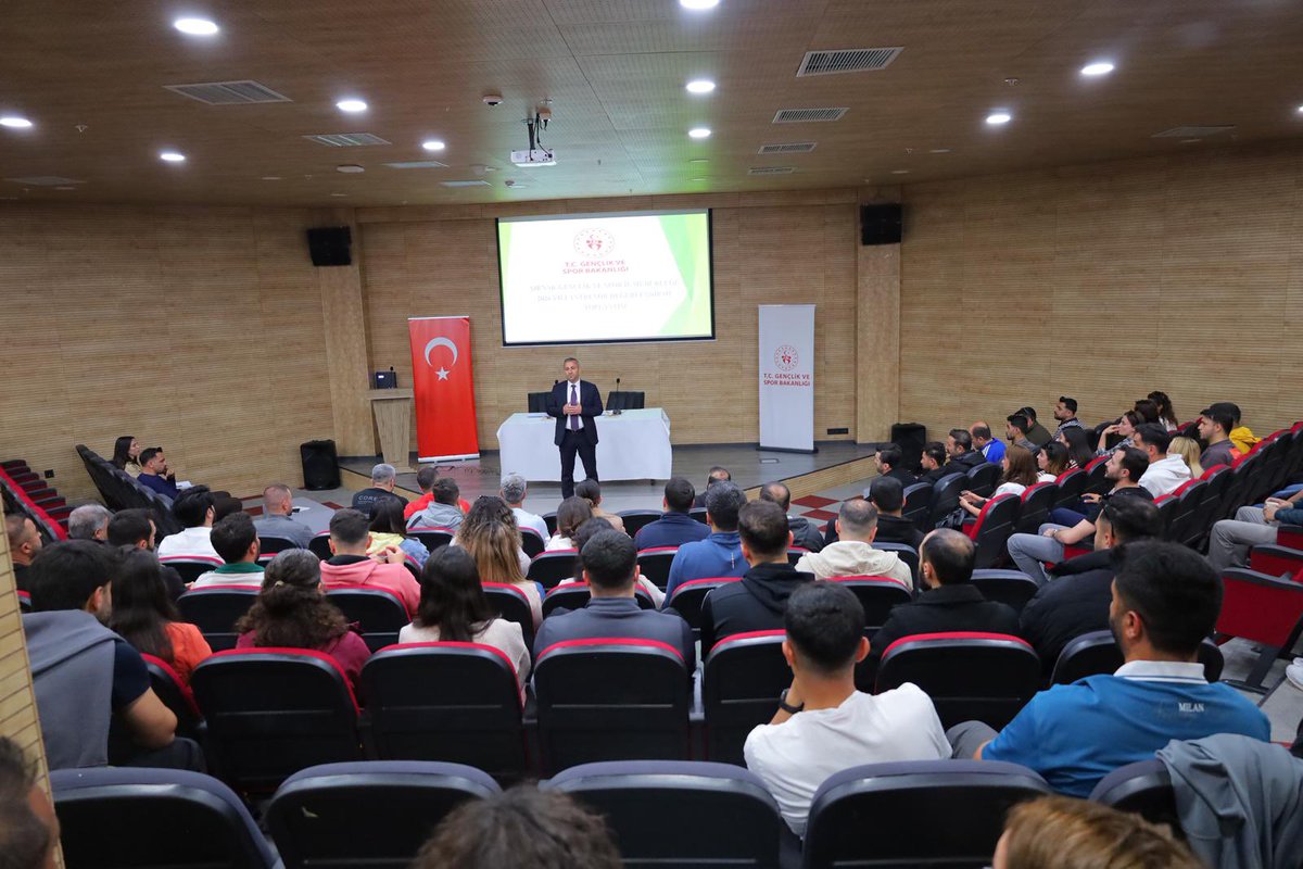 GSB_Sirnak's tweet photo. Sahadaki emeğin ve özverinin en güçlü temsilcileri olan antrenörlerimizle büyük bir aileyiz.Ortak hedefimiz;sporda daha güçlü, daha başarılı ve sürdürülebilir çalışmalara imza atmak.

Yeni şampiyonluklar,yeni başarılar için aynı inanç ve kararlılıkla çalışmalarımızı sürdürüyoruz. https://t.co/qtvll6FwaC