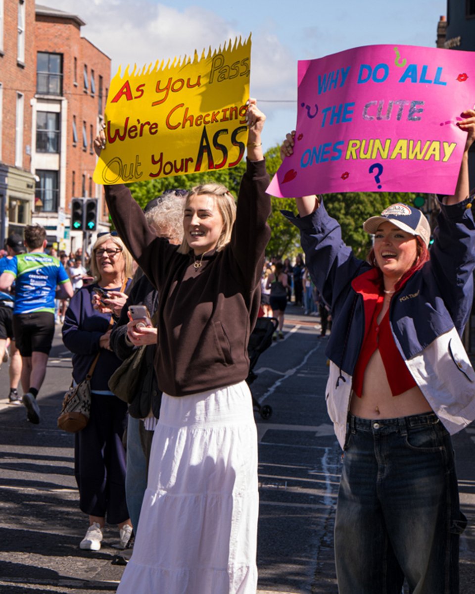 Limerick_ie's tweet photo. From homemade posters to big smiles, it’s all about the support 😂🙌

Get your fan signs ready and back the runners at the Great Limerick Run this weekend 💚🏃‍♀️

#Limerick #LimerickEdgeEmbrace #RiverfestLimerick #GreatLimerickRun #ThingsToDoInLimerick https://t.co/h3I7YSrbWF