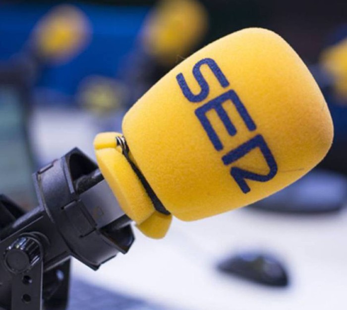 gzumeta's tweet image. ✔️La batalla de las mañanas en la #radio española: @La_SER versus @COPE

👉La SER ganó 241.000 oyentes (3ª ola EGM, 25) y perdió 300.000 (1ª ola EGM, 26)

👉La COPE perdió 268.000 oyentes (3ª ola EGM,25) y ganó 562.000 (1ª ola EGM, 26)

🟦#GrandesSustos

🔴gorkazumeta.com/2026/04/la-bat…