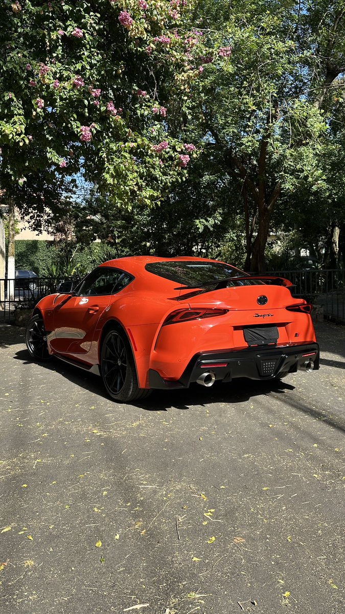 TheVaultCars's tweet photo. Edição especial do Supra, limitada a apenas 900 unidades, criada para comemorar os 45 anos do modelo!

Dados básicos:

GR Supra 45th Anniversary Edition
Ano: 2024/2024
KM: 4.900km

Caso tenha interesse, nos contate via DM ou no telefone (11) 97417-9911. https://t.co/hXOwMRszwm
