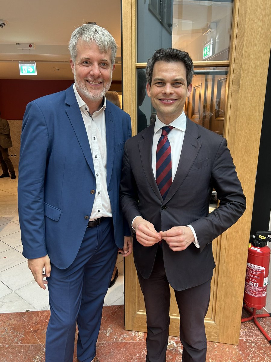 Dieter Janecek tweet media