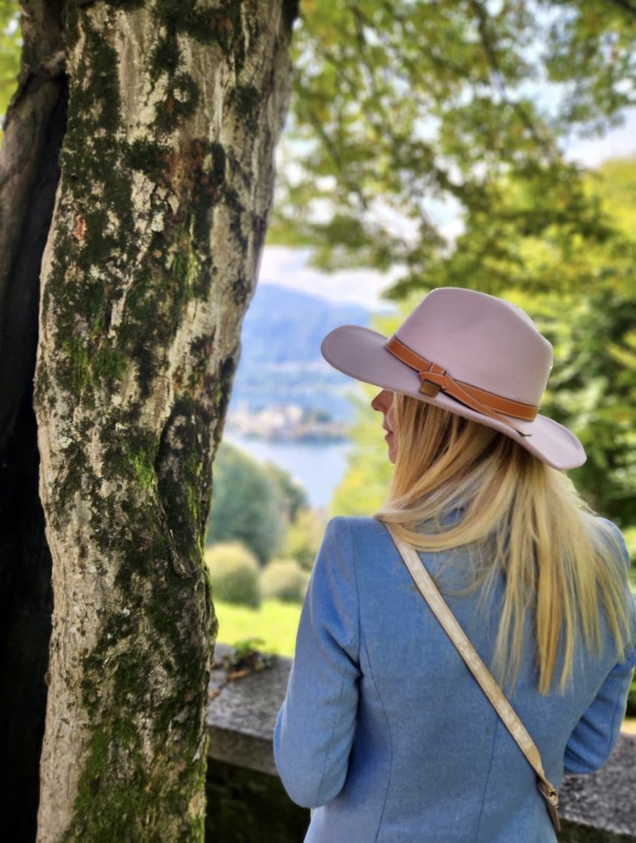 MargrietdeS's tweet photo. 🩵 Thank you, everyone, for the lovely birthday wishes.

🇳🇱 Dank allemaal voor de lieve en overweldigende verjaardagsberichten 🩵

What a ride it has been. I am grateful for every chapter that has shaped me, and quietly excited for the ones still to unfold.

Proost 🧡🇳🇱 Cheers 🥂 https://t.co/3HQePR19gg