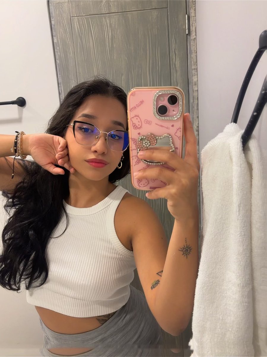 rosie💕 tweet media