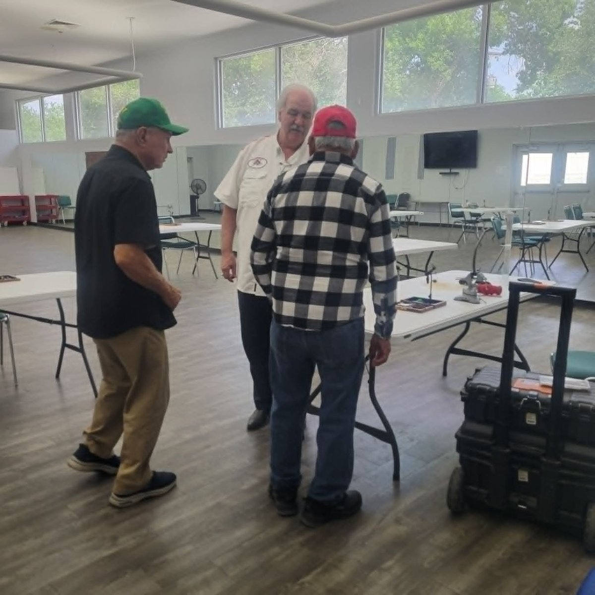 TW_REBelLLC's tweet image. Jeff stayed after breakfast to lead a hands-on fly tying class at the Comal County Senior Center! 🎣 It was the perfect way to slow down, lean into a craft, and build community. Huge thanks to Jeff and the Senior Center for hosting us! 🇺🇸✨ #Veterans #FirstResponders #family