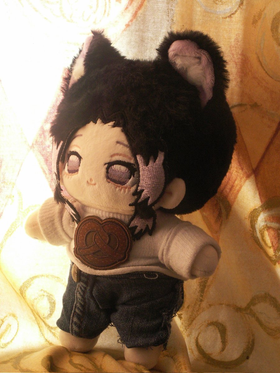 BrownyTheGamer's tweet image. Meet..Shinobu ^^ my newest plush aka a early bday gift of mom perfect size to carry 😄 in general love demon slayer (at volume 12 please be in library to rent next week🥹) 

#sewing #newplush #plushie #DemonSlayers