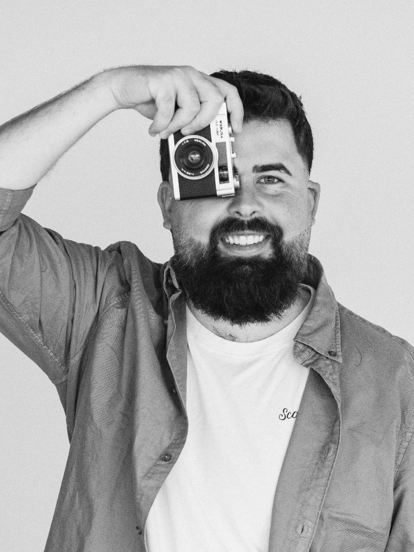 SomosMamaPato's tweet image. 𝗧𝗼𝗻𝗶 𝗙𝗲𝗿𝗻𝗮́𝗻𝗱𝗲𝘇 | 𝗦𝗼𝗰𝗶𝗮𝗹 𝗠𝗲𝗱𝗶𝗮 𝗲𝗻 𝗠𝗮𝗺𝗮𝗣𝗮𝘁𝗼 🐣

Hace que las marcas dejen de pasar desapercibidas y empiecen a volar 🚀
Estrategia, contenido y un poco de magia digital

¿Le dejamos probar con tu marca? 👀

#MamaPato #SocialMedia #MarketingDigital