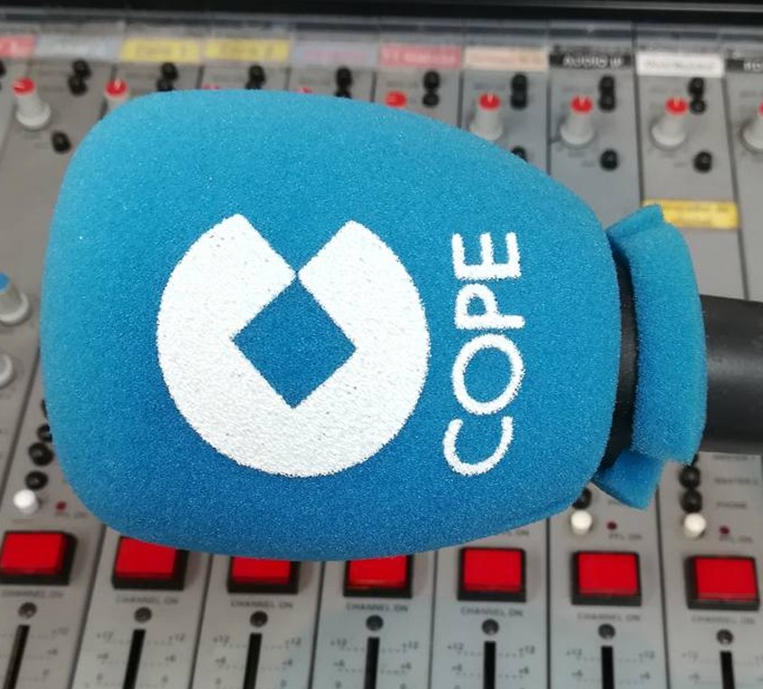 gzumeta's tweet image. ✔️La batalla de las mañanas en la #radio española: @La_SER versus @COPE

👉La SER ganó 241.000 oyentes (3ª ola EGM, 25) y perdió 300.000 (1ª ola EGM, 26)

👉La COPE perdió 268.000 oyentes (3ª ola EGM,25) y ganó 562.000 (1ª ola EGM, 26)

🟦#GrandesSustos

🔴gorkazumeta.com/2026/04/la-bat…