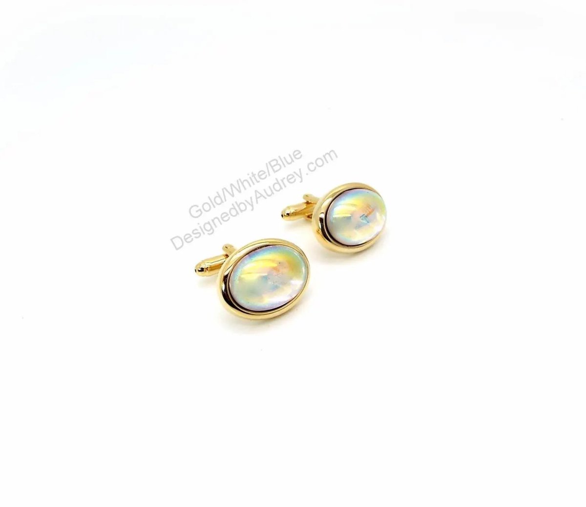 DesignsbyAudrey's tweet image. Lovely Blue Aurora Borealis Iridescent Cufflinks - Vintage Glass Blue Aurora Borealis Cufflinks by #DesignedbyAudrey.  Wonderful mens #handmade dress suit accessories  designedbyaudrey.etsy.com/listing/447358… via 
@Etsy