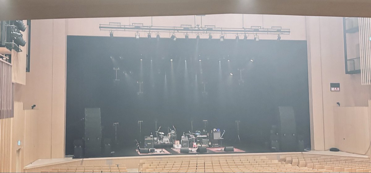 ARSYM14's tweet image. 亀ちゃん！！！アニキ！！！
今日は美しいコーラスとキックとスネア🥁
アニキも最高のソロとコーラスだった🎸
ありがとう😭
今日すごくコーラスよく聞こえたわ〜
#GRAPEVINE