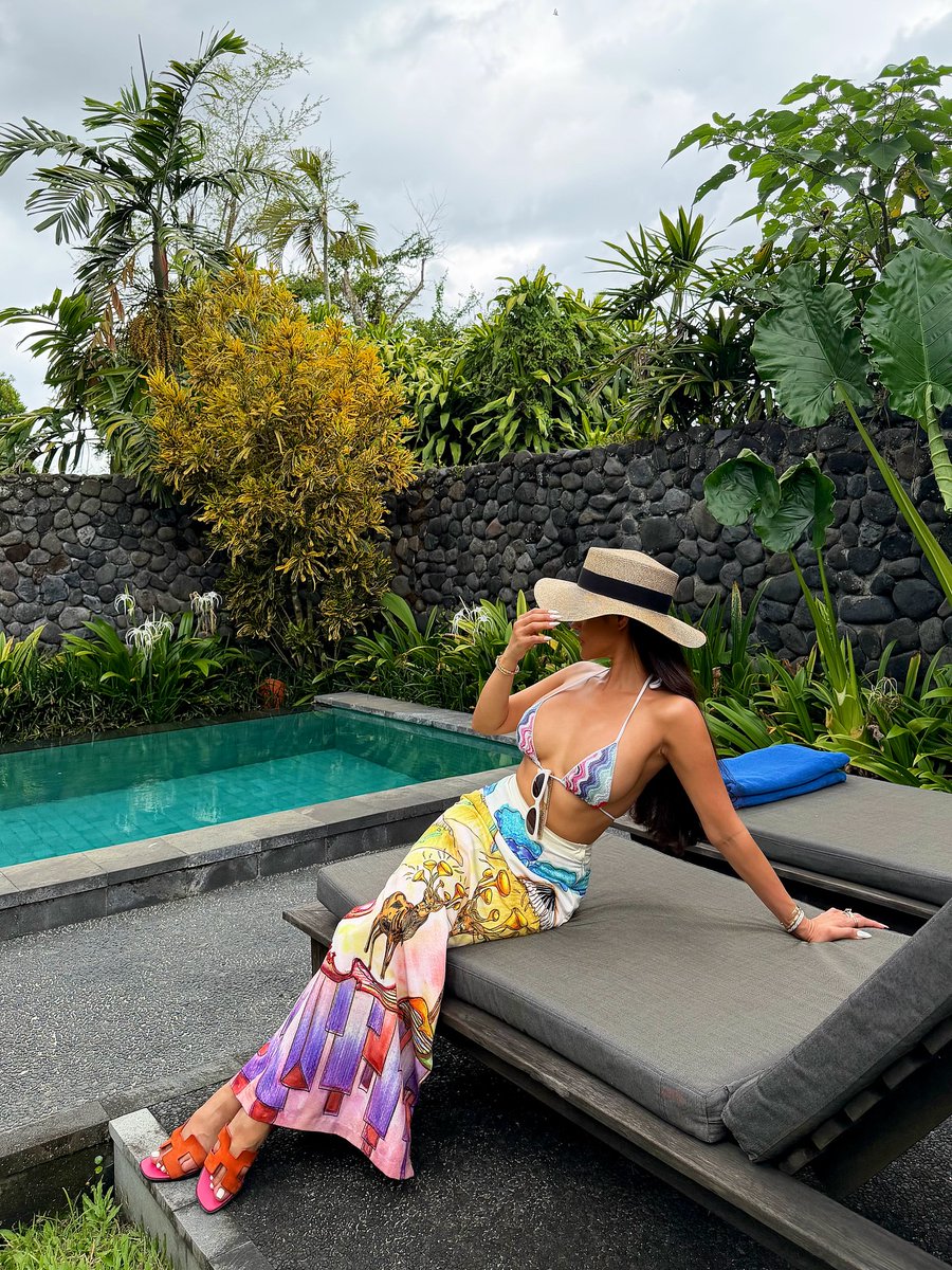 thefemmedaily's tweet image. #AlexiaPalma ✧

#bali #summerstyle #model #fashion #balilife