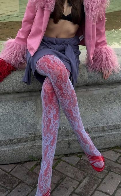 Can we please have colored tights at kiss on tour (Together Together) this year🙏
I think it's a vibe and that would be the only place I would wear it