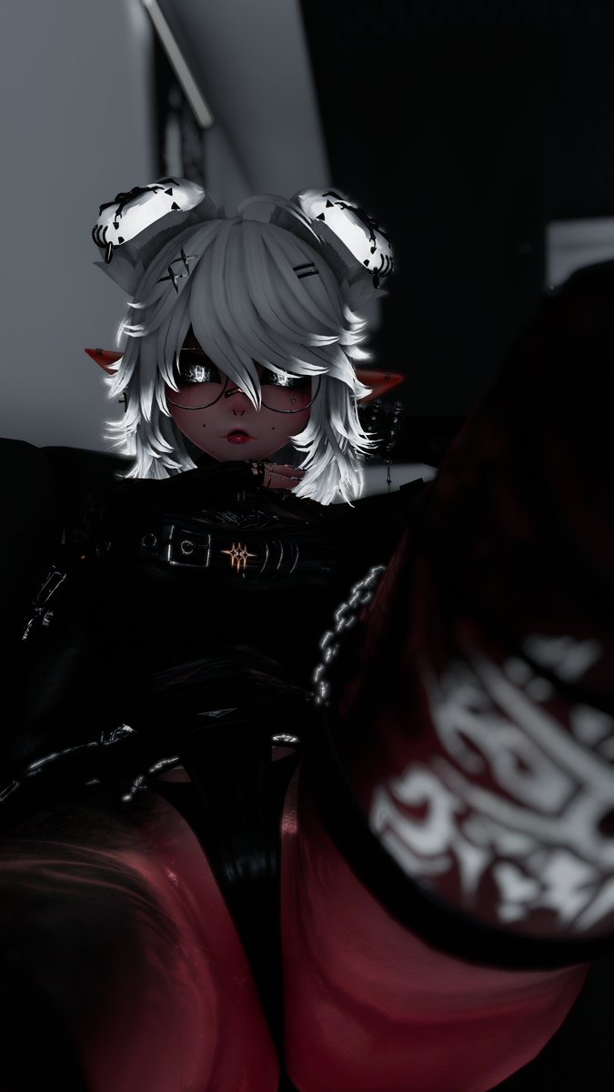 UmbraVR's tweet photo. Just come get lost in my eyes~ I'll take good care of you. https://t.co/RSOgrvgsZu