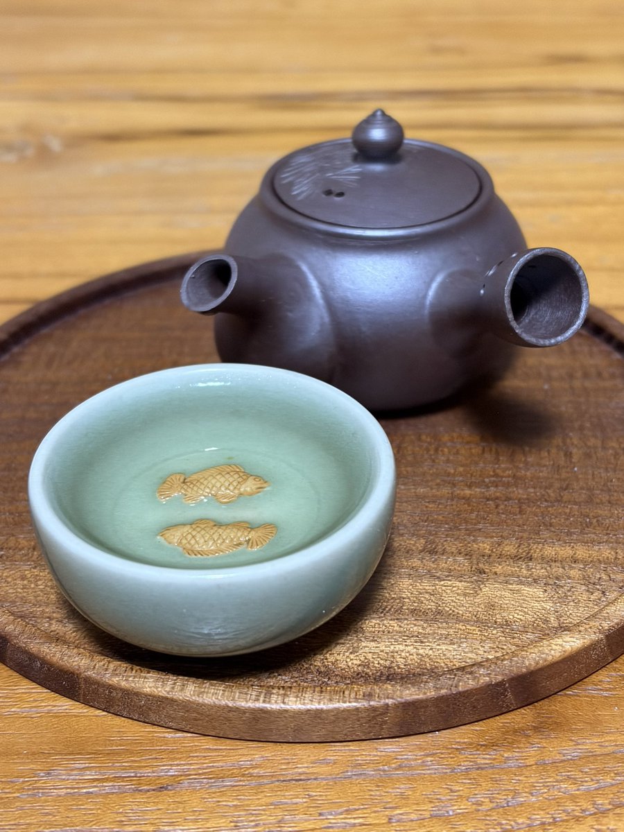 3年以上積んだ玉露はもう煎茶とあまり変わらない気がする。
双魚の青磁がお気に入り