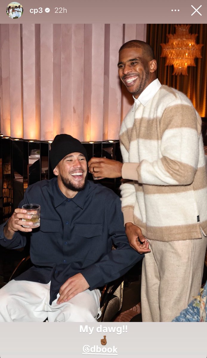 CentralSunsBR's tweet photo. Assim, sem querer chover no molhado, mas uma coisa precisa ser dita.

Sabe por que o Devin Booker fez o que fez enquanto estava com o CP3 ao lado? Porque ele não precisava criar jogadas, apenas executar.

Se ficarmos nesse jogo de Booker criar pro Green e Brooks, não vamos longe. https://t.co/K3RVCiMch4