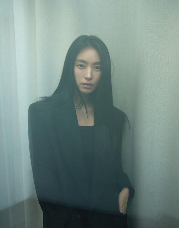revistakoreain's tweet photo. #YoonBora assinou contrato exclusivo com a The Entertainment, retomando parceria com o CEO #KimKangHyo, que a acompanha desde o debut no #SISTAR.
Após migrar para a atuação, ela vem construindo carreira sólida em dramas e deve ampliar suas atividades em música, atuação e variedades com o novo acordo.
cr: TenAsia