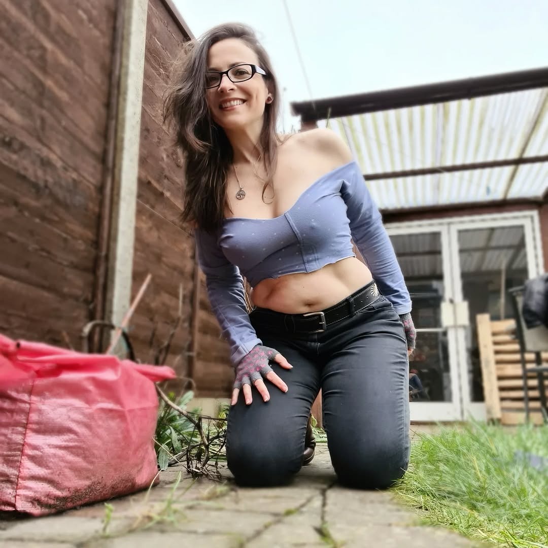WarmSoulWoman's tweet photo. Did you know you can plant tomatoes in a bag? 😲🤔🥴 https://t.co/I7rVDKwD7r