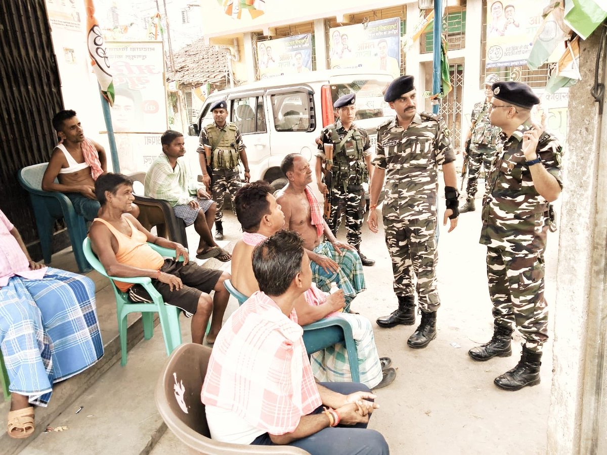 CrpfWest's tweet photo. OPERATION SAMVAD

Under Operation Samvad, CAPFs interacted with local residents during area domination operations to instill confidence among voters and encourage fearless participation in the second phase of polling. The initiative aimed at strengthening trust, enhancing voter awareness, and ensuring a secure and conducive environment for free and fair elections.

Force :- SSB
Area :- Bhatpara, Barrackpore 

@CEOWestBengal 
@ECISVEEP 
@SSB_INDIA