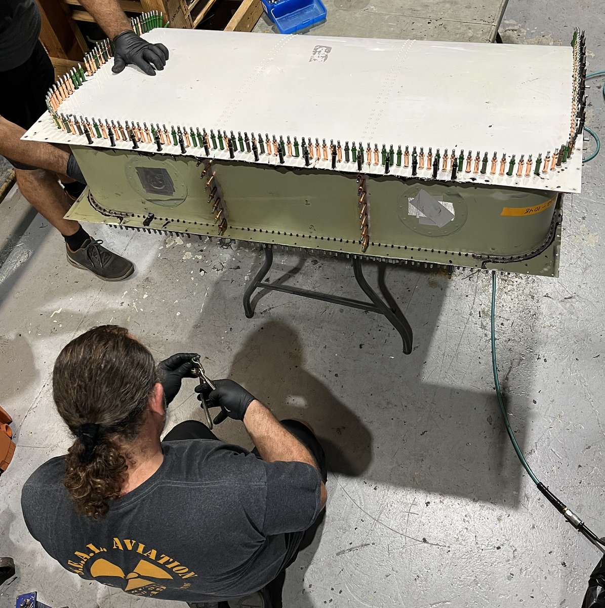 seal_aviation's tweet image. Overhauling a Piper PA-28 fuel tank. This Piper tank had leaking fasteners and required an overhaul. The SEAL Aviation Structural Team was able to repair the fasteners which allowed our Fuel Leak Repair Team to immediately reseal the tank. #Pilot #Piper