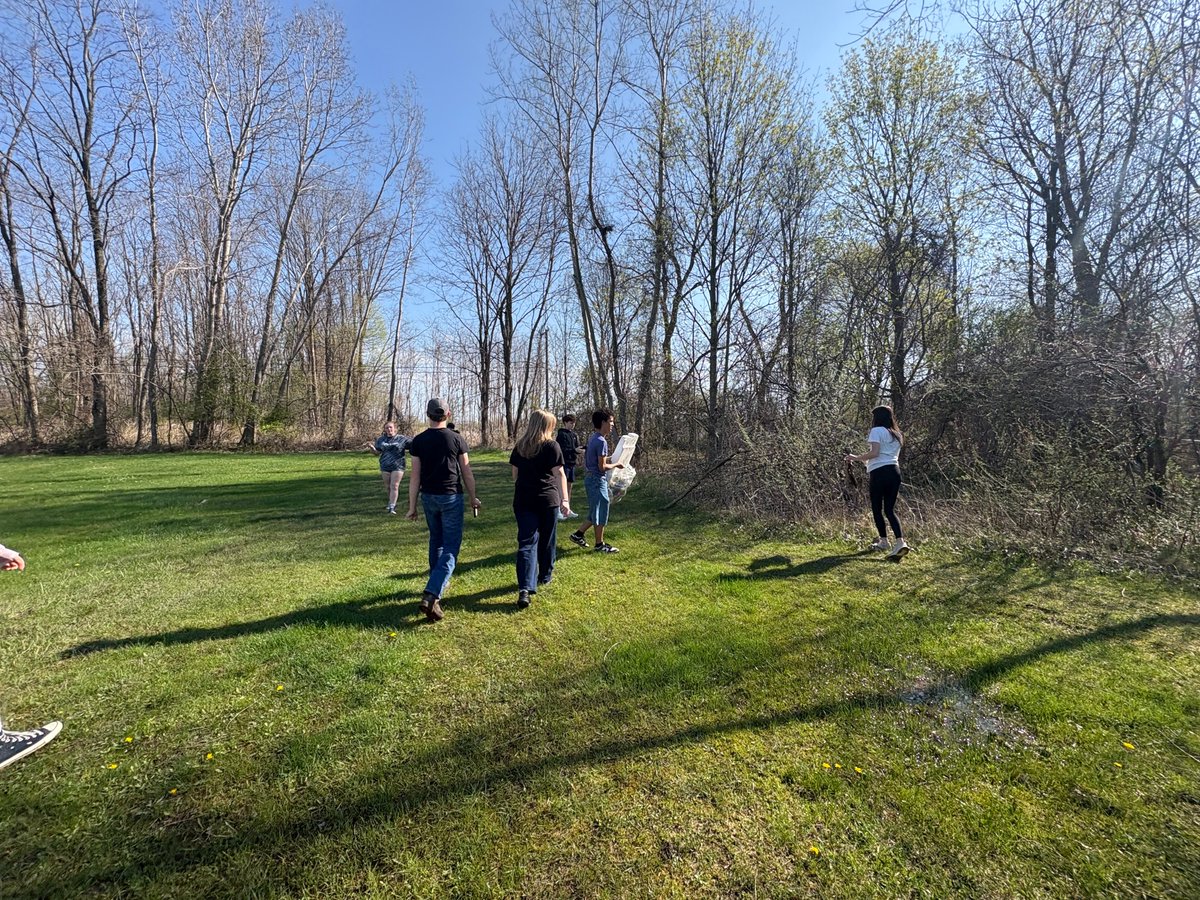 avon_central's tweet image. Earth Day was last week and in honor of the occasion, students in Mrs. Lorrie McLaughlin’s Earth science class headed out on campus and the nearby #Avon Nursing Home to pick up trash!