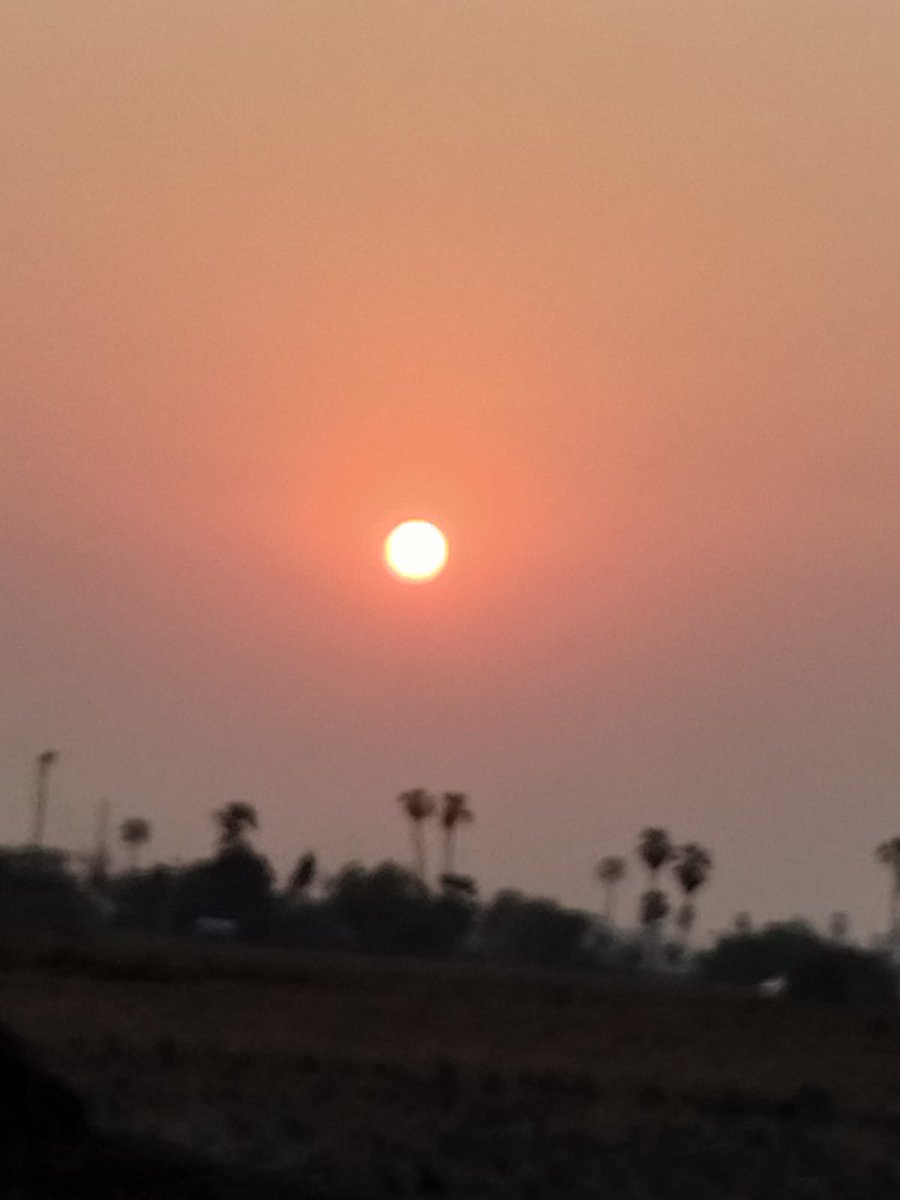 APSDMA's tweet image. బుధవారం (29-04-26) అధిక ఉష్ణోగ్రతలతో పాటు విజయనగరం, పార్వతీపురమన్యం జిల్లాల్లోని 21  మండలాల్లో తీవ్రవడగాల్పులు, 7 మండలాల్లో వడగాల్పులు వీచే అవకాశం ఉంది. వడగాలులు, ఎండ తీవ్రత, ఉక్కపోత దృష్ట్యా ప్రజలు అప్రమత్తంగా ఉండాలి.
#lightning #safetyfirst #APSDMA #AndhraPradesh