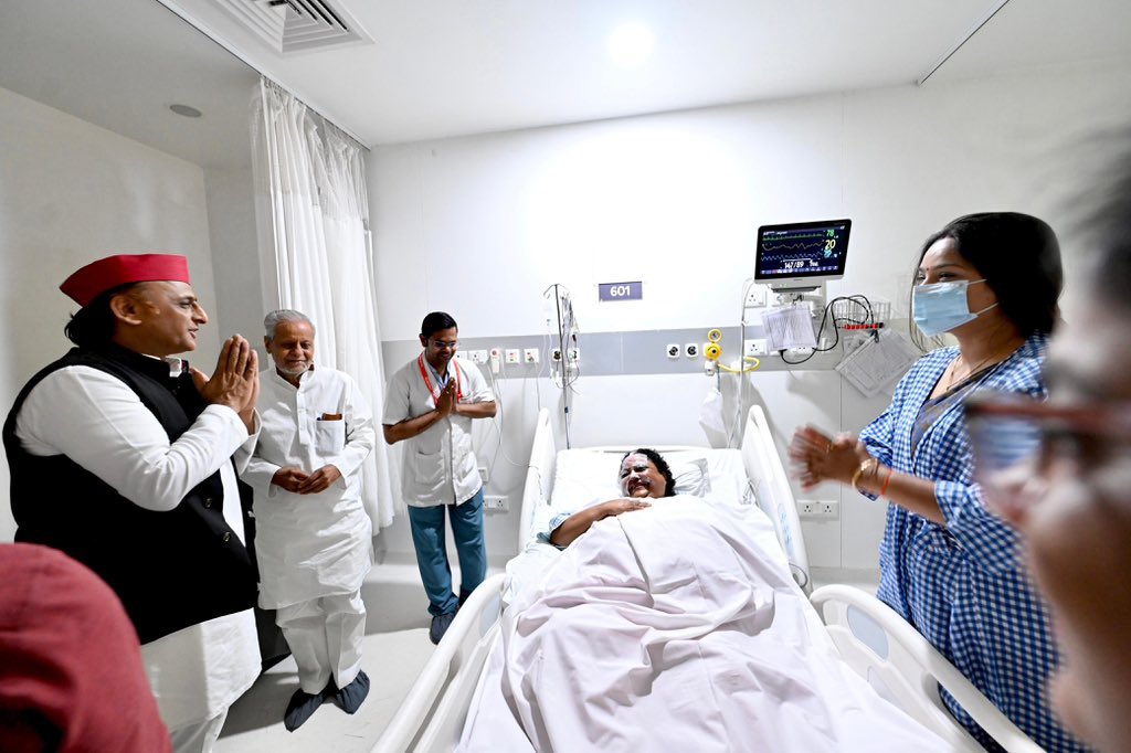 सूत्र- 

योगी कहाँ गए और कहाँ नहीं गए?

अखिलेश यादव का पुतला जलाने में झुलसी BJP नेता अनुपमा जायसवाल के प्रकरण को देखकर,

ये सवाल फिर से सिर उठा गया।

अनुपमा जायसवाल से मिलने अखिलेश यादव पहुँच गए मगर योगी नहीं गये।

इस बीच BJP के प्रवक्ताओं समेत कितने ही नेताओं के घर दुखों का