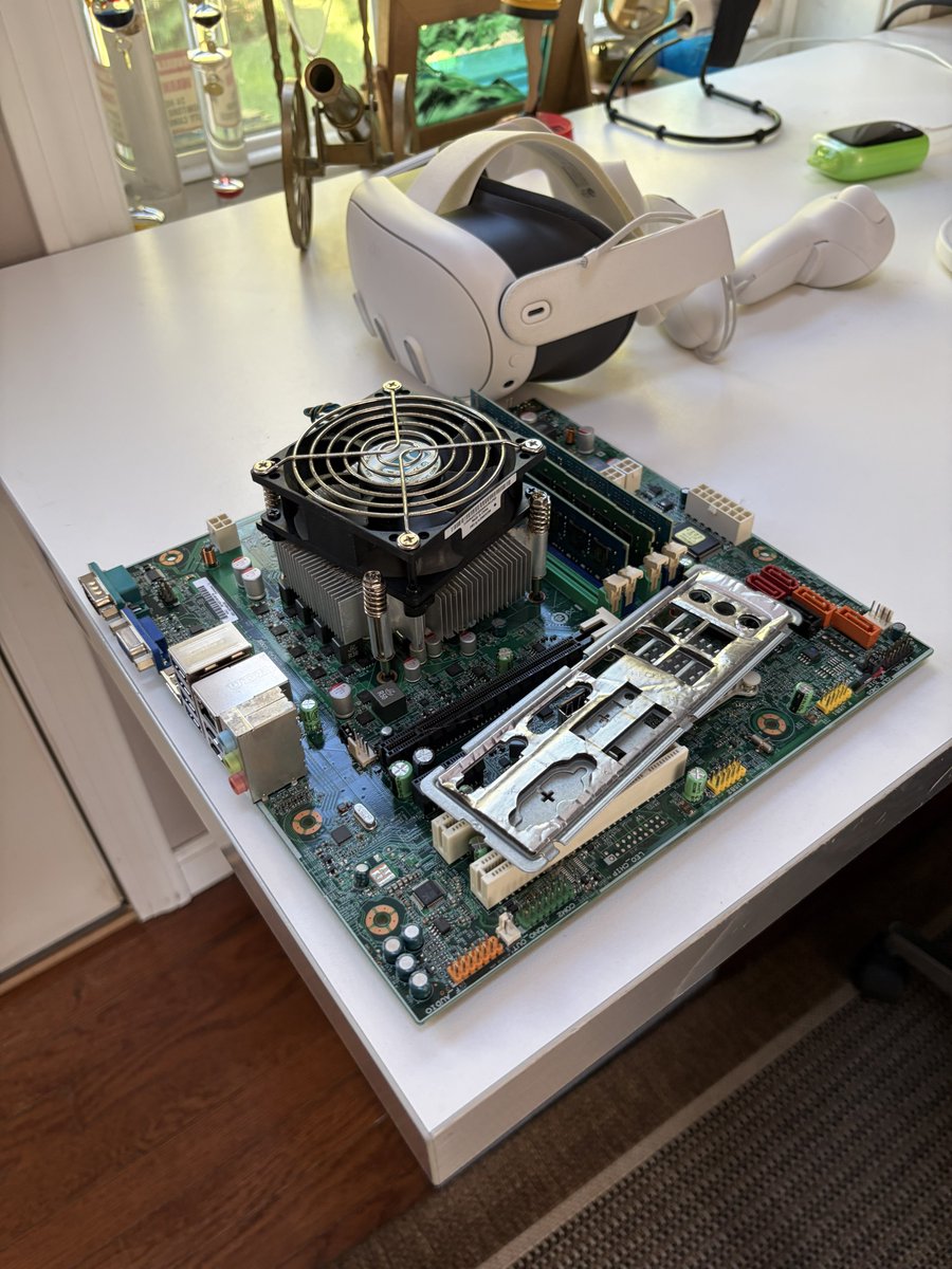 AlphaFox tweet media