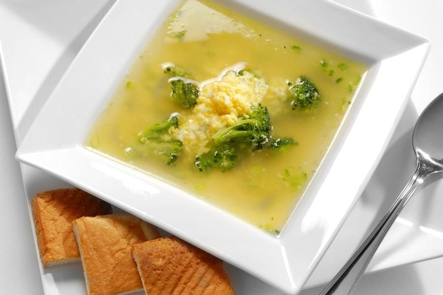 allaborchannel's tweet image. Sopa de huevo or Mexican egg drop soup.

Chicken broth to a slow boil. Whisk eggs with flour, add to broth. Simmer 10 min, stir so eggs don't clump. Top with parsley and chili powder.

Monday comfort food.

worldfoodwine.com/recipe/sopa-de…

#soup #MexicanFood