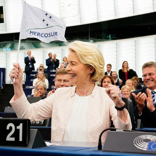 Vincent Schoers
Dit moet breed uitgemeten worden  Er is onthuld dat von der Leyen HEEFT GELOGEN over de overeenkomst met Mercosur. Vanaf vrijdag zal de markt worden overspoeld met tienduizenden tonnen tariefvrije rundvlees, en de Europese Commissie heeft de beslissing over wie