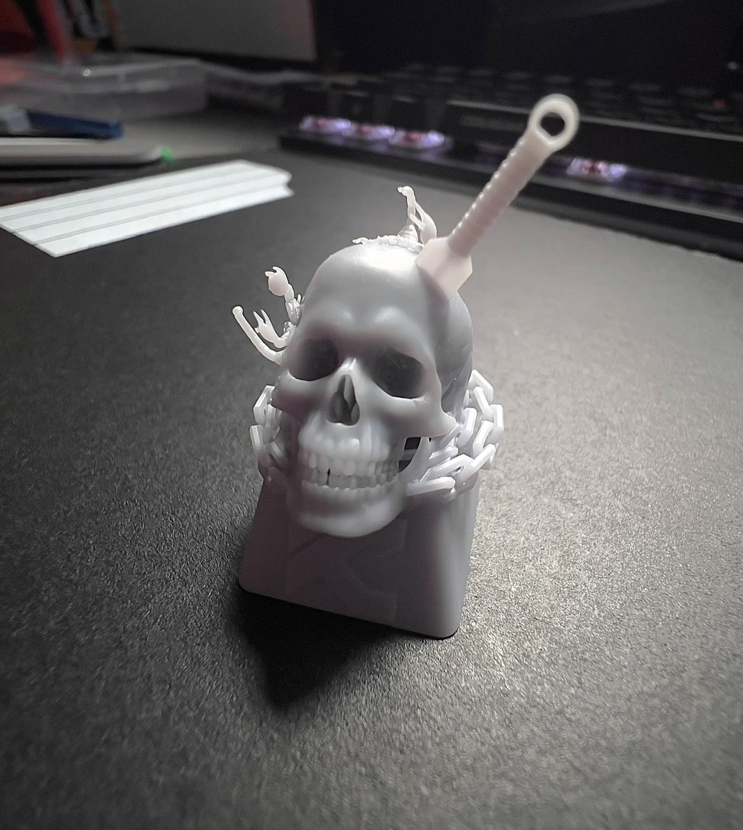 TacticalKeys's tweet image. Mortal Kombat 2 - Scorpion

Custom MX compatible U1 keycap.

Achieved really good detail especially in the tiny, almost microscopic scorpions (Pre-paint).

#MortalKombat2 #MK2 #custom #keycap