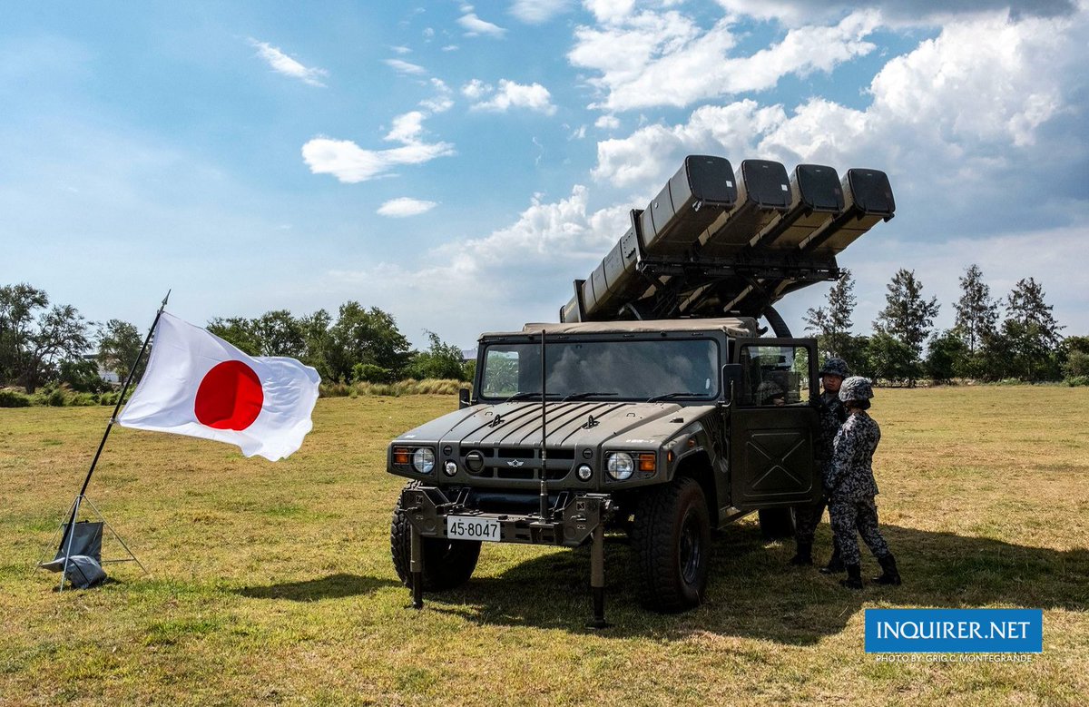 JAPANESE FIRE POWER LOOK: Japan Air Self-Defense Force personnel stand ...