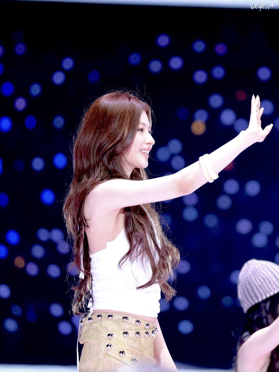 beyena_'s tweet image. 260428 TOKYO DAY3

🥹🥹

#TWICE #트와이스 
#SANA #사나 #サナ 
#TWICE_THISISFOR_WORLD_TOUR