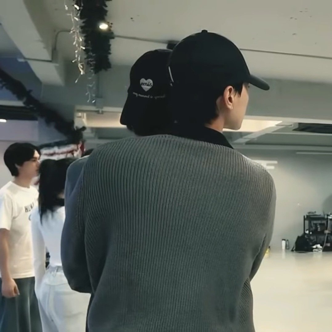 นี๋ร์ Ní tweet media