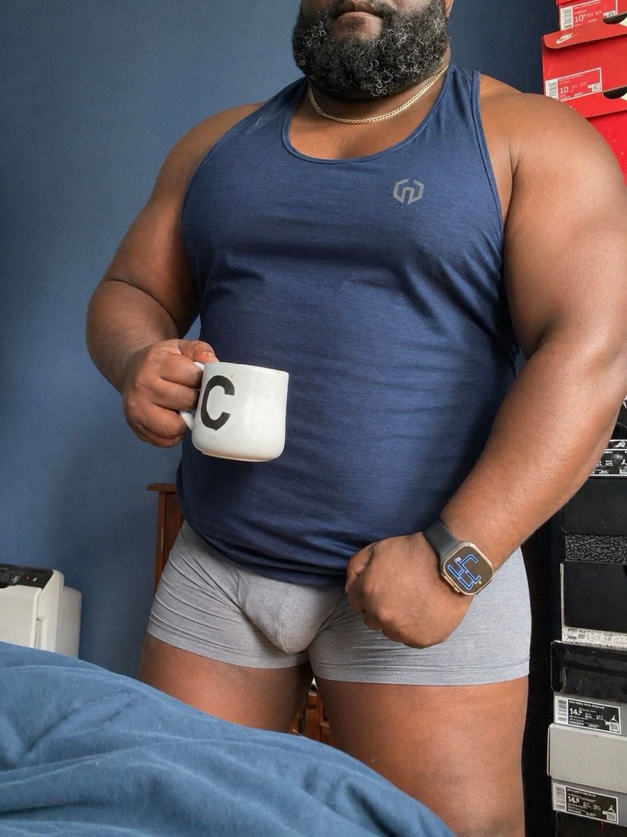 Jerseyrugger's tweet photo. Coffee time with a side of beef ☕️

RT If you like beefy thick bears 🐻 https://t.co/Qk8ipyM7xH