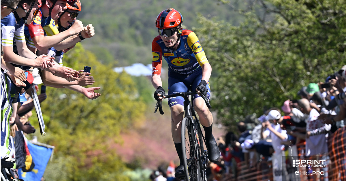 biciPRO1's tweet image. La @LiegeBastogneL di @skjelmose_ si è chiusa con un immenso rimpianto. La Redoute nella scia dei migliori. Lo scatto sulla Roche aux Faucons. Poi il finale e la volata presa male. Dopo l'arrivo, il rimpianto non passa
@LidlTrek 
#bicipro #ciclismo #cycling