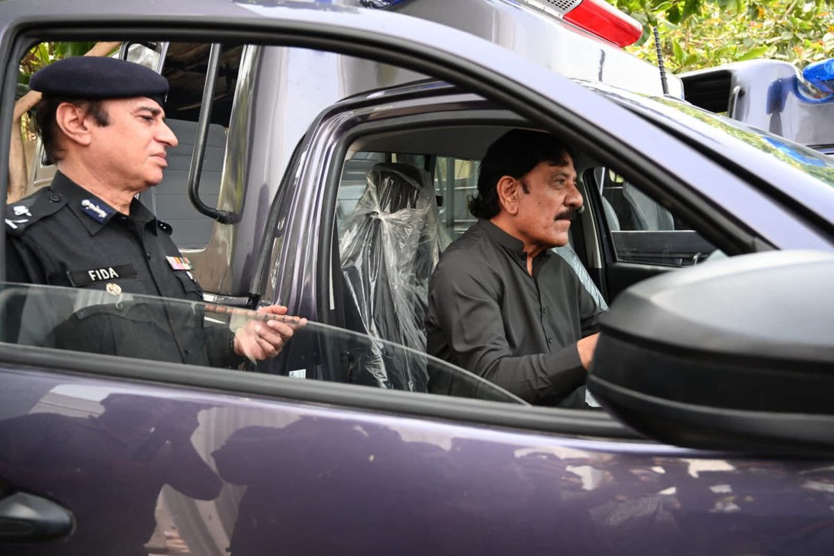 FaheemSattarDal's tweet image. Sindh strengthens prison reforms under @HajiAliHassanZ with new operational vehicles, enhancing security, timely inmate transport, and service delivery—advancing efficiency, accountability, and public safety. 
#Sindh