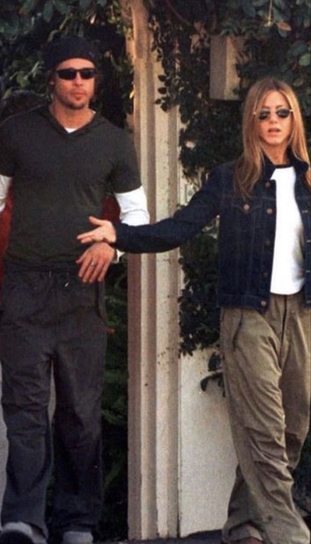 rachcorrine's tweet photo. Brad + Jen. Icons only. https://t.co/V3I9Pj1I4y