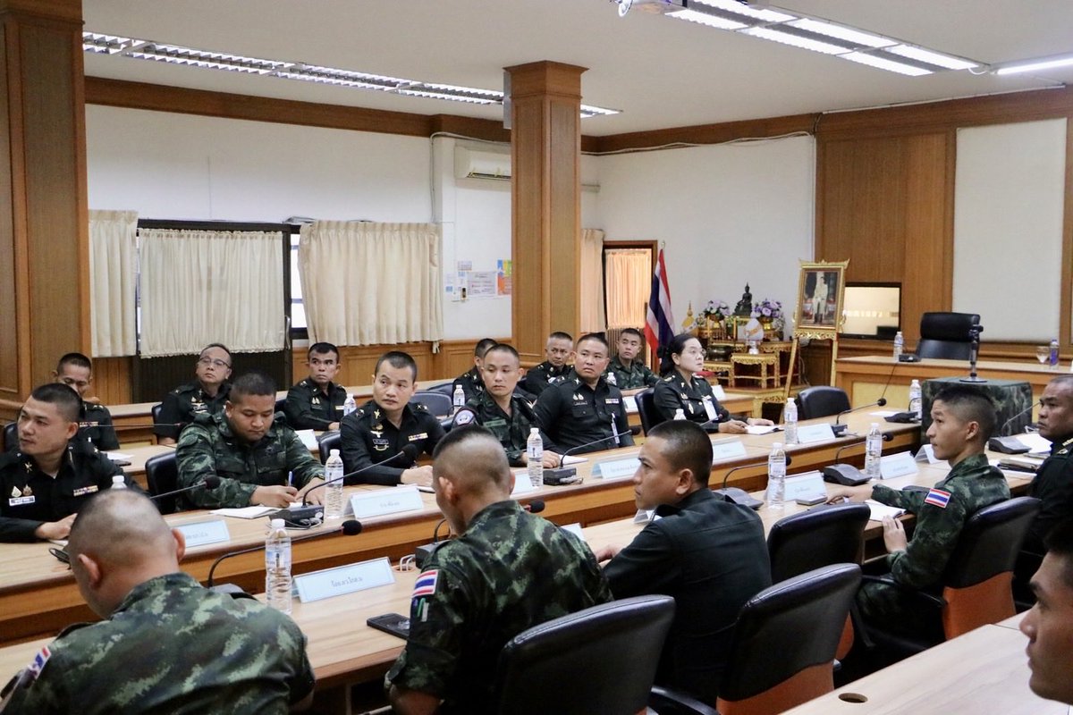 TPAskqSovFy7Jln's tweet photo. มทบ.27 ประชุมเตรียมการรับ - ส่ง ทหารกองเกินเข้ารับราชการทหารกองประจำการ ผลัดที่ 1/69 เพื่อให้ภารกิจของหน่วยเป็นไปด้วยความเรียบร้อย  ณ  ห้องประชุมประเสริฐสงคราม กองบัญชาการมณฑลทหารบกที่ 27

#bootcamp69 #bootcamp #พลทหาร 
#กองทัพภาคที่2 #กองทัพบก https://t.co/p03xcwDg7O