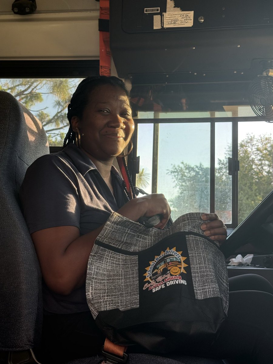 principalpse's tweet photo. Keeping our kids safe, one route at a time—thank you. 🚌 Happy National School Bus Driver Appreciation Day @rocio_more617 @Gurreonero_MG https://t.co/4dw6QiExRR
