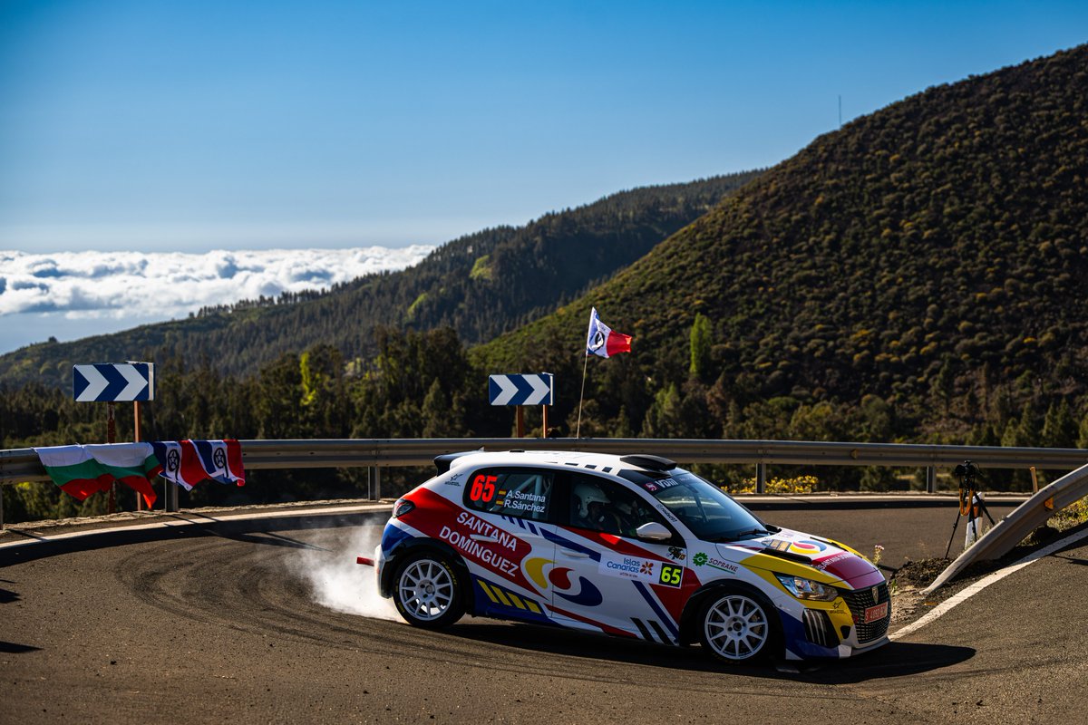 TodoGolesRadio's tweet image. #Motor 🏎️ Álvaro Santana y Raúl Sánchez brillan en su debut mundialista con un podio en el Rally Islas Canarias.

La dupla canaria logró una destacada segunda posición en la categoría RC4/Rally 4, quedándose a 16.5 segundos de la victoria.