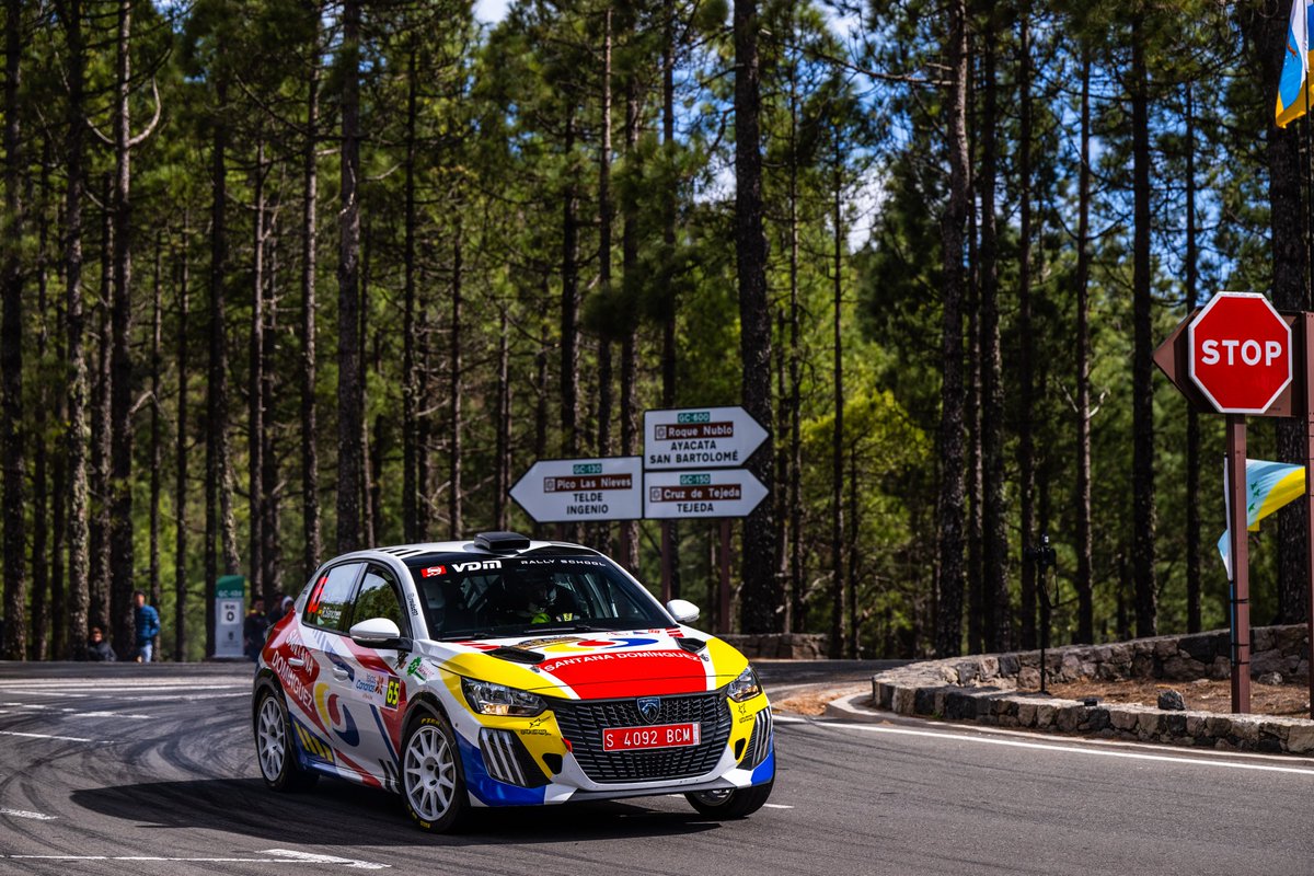 TodoGolesRadio's tweet image. #Motor 🏎️ Álvaro Santana y Raúl Sánchez brillan en su debut mundialista con un podio en el Rally Islas Canarias.

La dupla canaria logró una destacada segunda posición en la categoría RC4/Rally 4, quedándose a 16.5 segundos de la victoria.