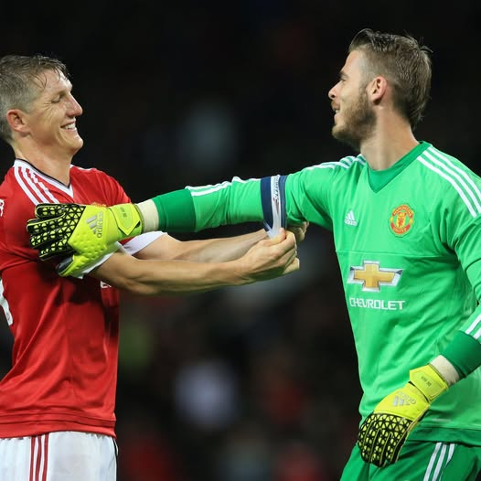 FootballTalkHQ's tweet photo. 🗣️ Bastian Schweinsteiger: “When I first came to Manchester United, David De Gea said, 'Tell me, am I better than Manuel Neuer?'. 

I was like 'No, you're NOT. He is on a different level.

He was angry, but I explained why. Whenever he had a great game, he would ask me again, and I would still say he wasn't on that level.”