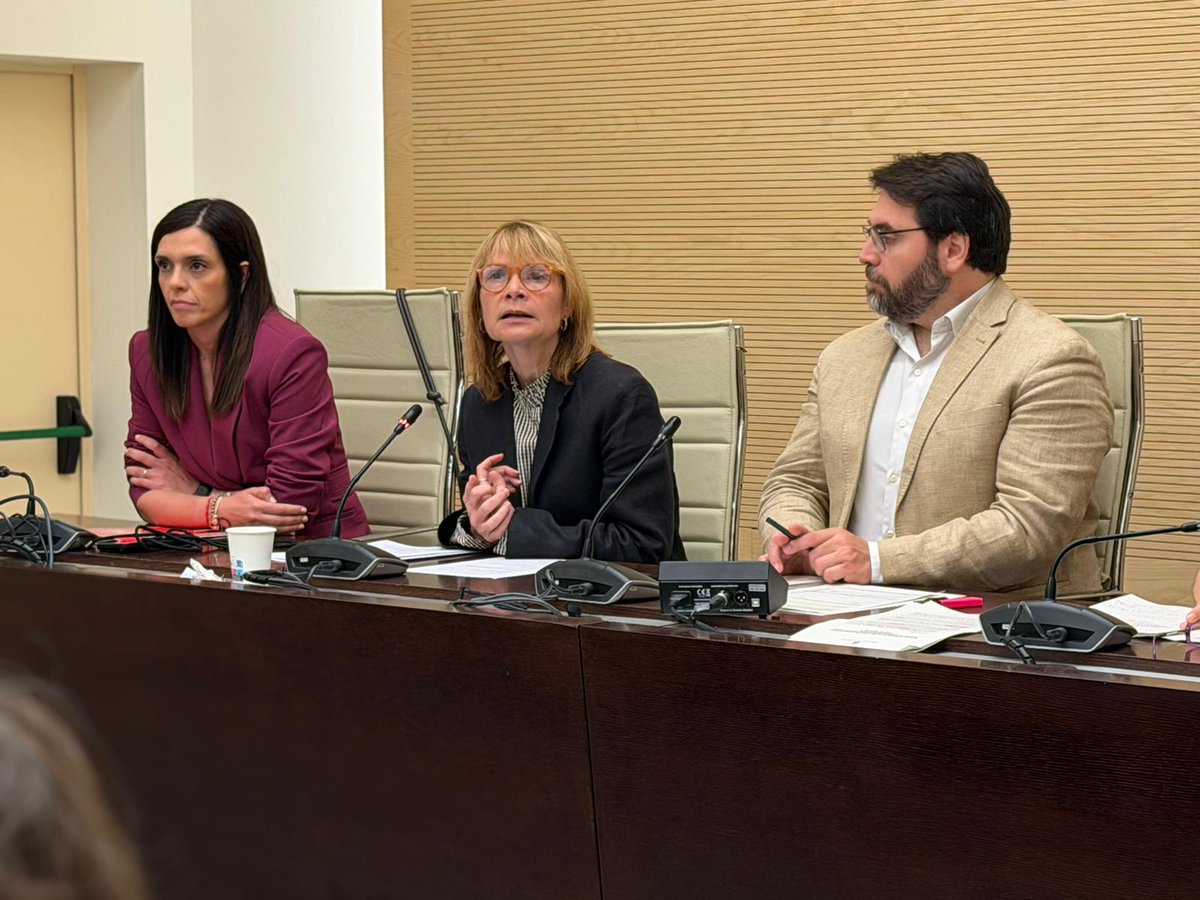socialistes_cat's tweet photo. 📝 Reunió amb el GP Socialistes i Units per Avançar

“Davant l’ofensiva de la ultradreta, hem d’unir els i les progressistes per reforçar els serveis públics i la dignitat humana. Cal impulsar polítiques amb impacte real en habitatge, sanitat, seguretat, migració i infraestructures.”