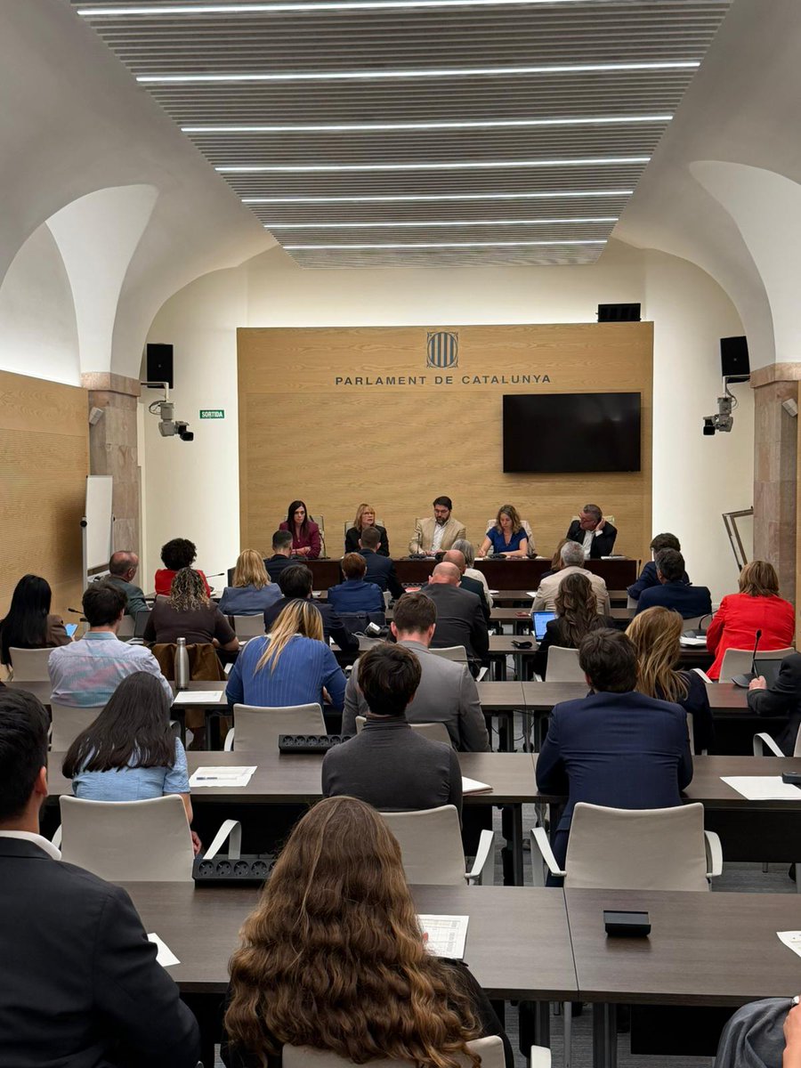 socialistes_cat's tweet photo. 📝 Reunió amb el GP Socialistes i Units per Avançar

“Davant l’ofensiva de la ultradreta, hem d’unir els i les progressistes per reforçar els serveis públics i la dignitat humana. Cal impulsar polítiques amb impacte real en habitatge, sanitat, seguretat, migració i infraestructures.”
