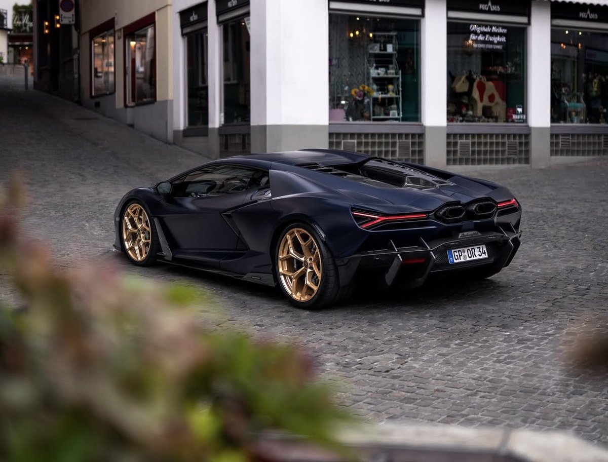 Lamborghini Club tweet media