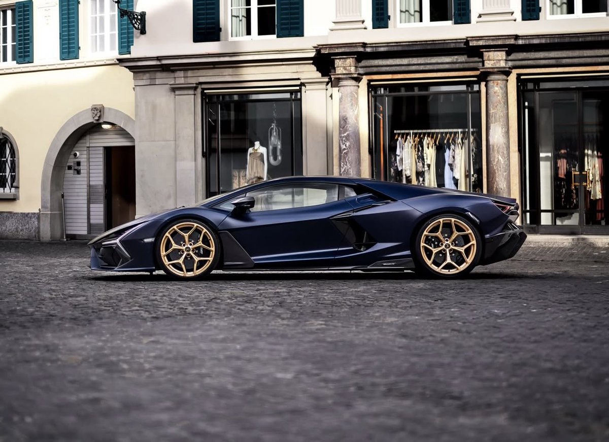 Lamborghini Club tweet media